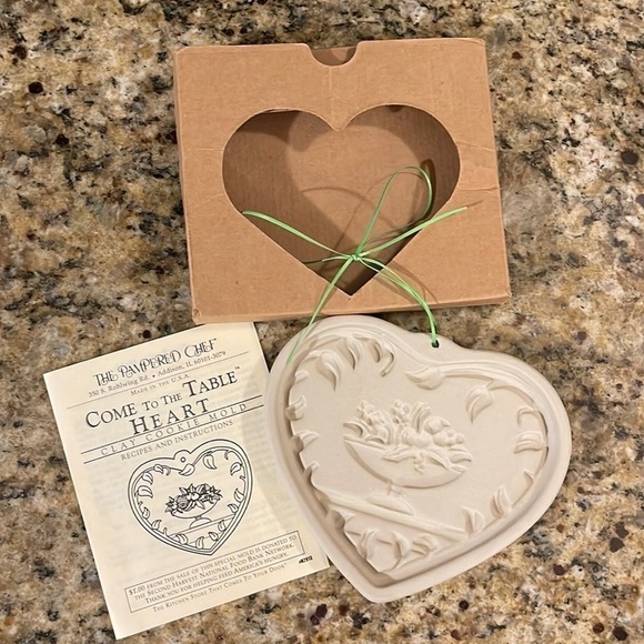Pampered Chef Come To The Table Heart Clay Cookie Mold 1999 USA Vintage - Picture 1 of 4